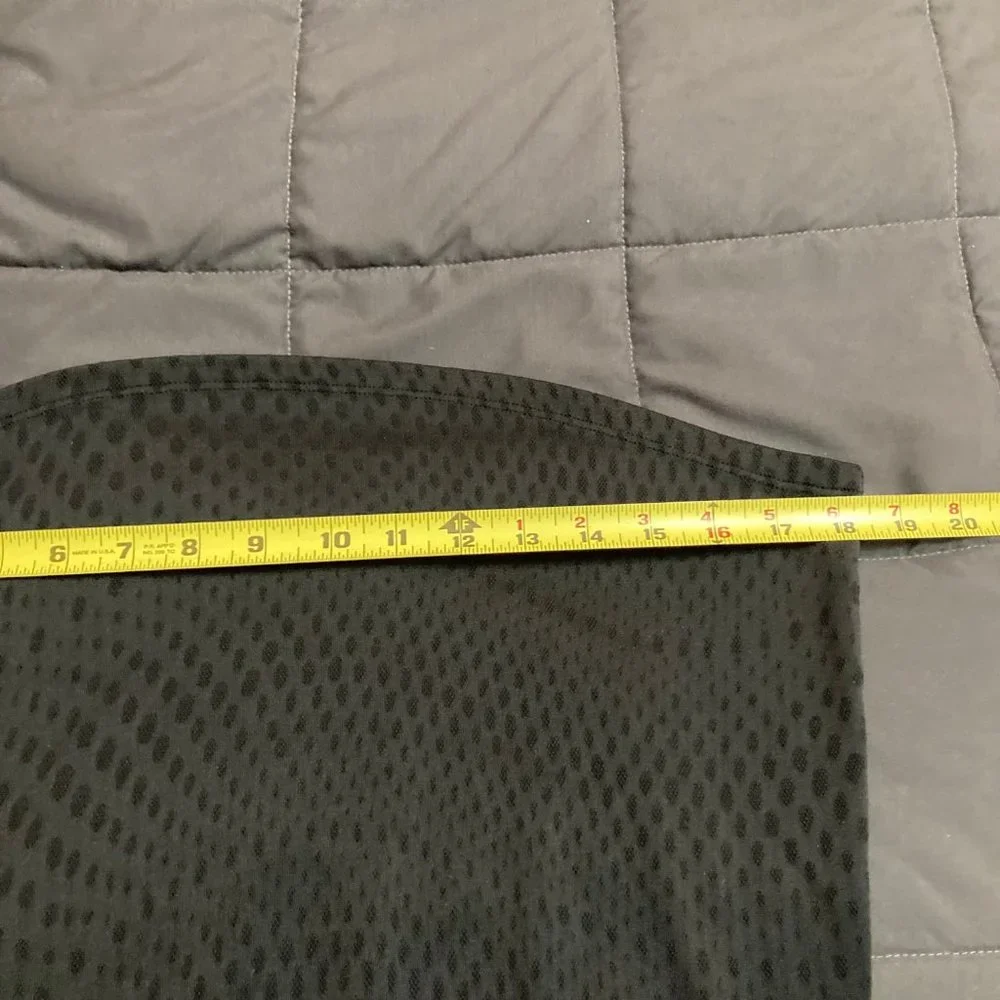 Under Armour Mesh Heatgear Loose Fit Black Tank  Size: Extra Small - Picture 10 of 15